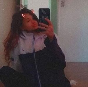 Meet your Posher, Nikki